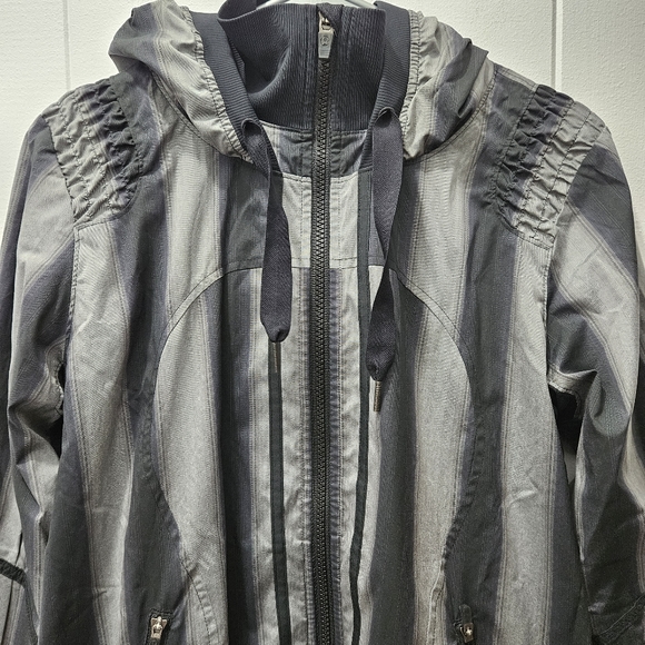 Lululemon Thats The Run Track and Field Striped Hooded Jacket Women's Size S - Picture 2 of 16